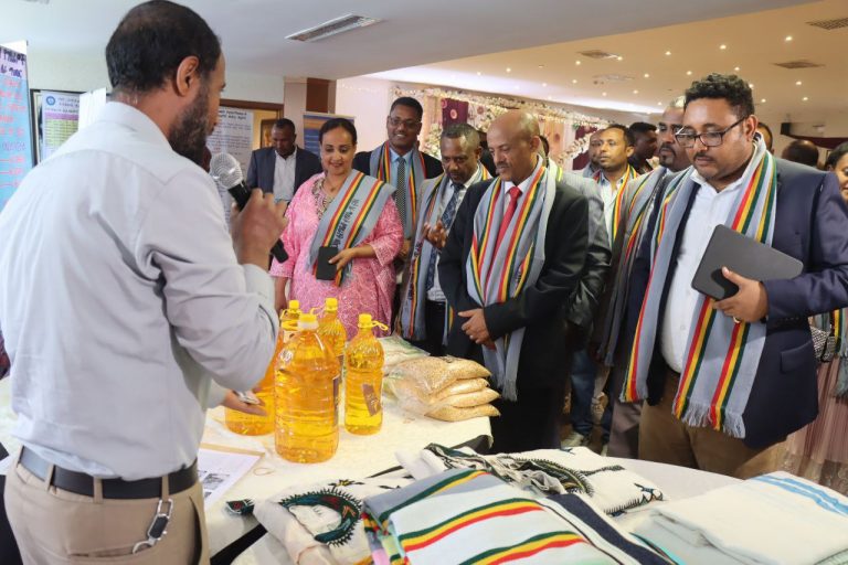 ለውጡ አመራርን ከመቀየር የተሻገረ እንዲሆን ተጠየቀ