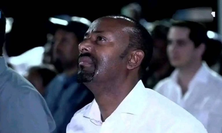 “ዓባይ ጉደል ብለው አለኝ በታህሳስ  የማን ሆድ ይችላል እስከዚያው  ድረስ”