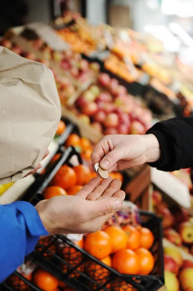 depositphotos_8845006-stock-photo-selling-and-buying-on-market