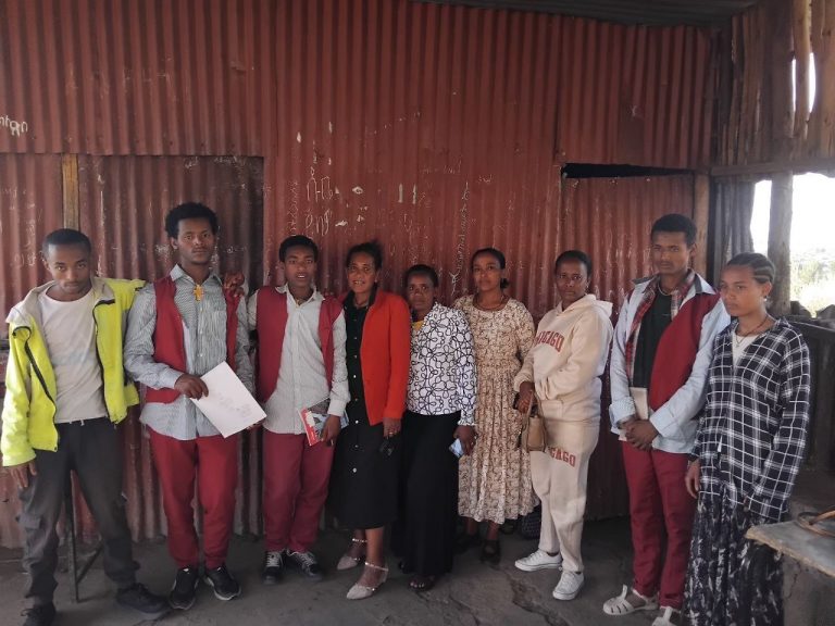 ጠመኔም ማረሻም የጨበጡት መምህርት