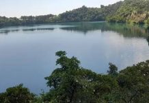 አረንጓዴ ሸማ የለበሰው የጥርባ ሐይቅ።